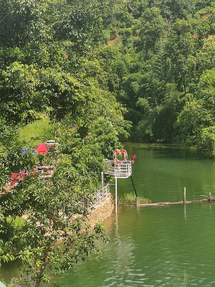Begnas Lake front guest house