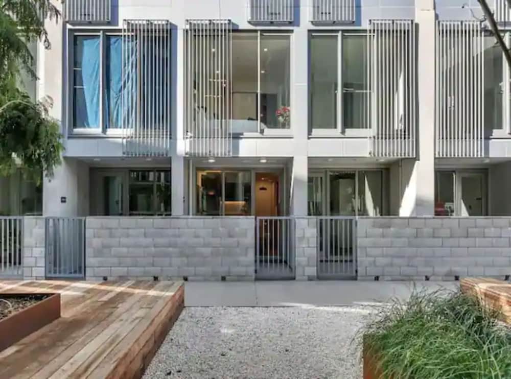Stylish 2-Storey Retreat With Parking Zodiak Stays view 5