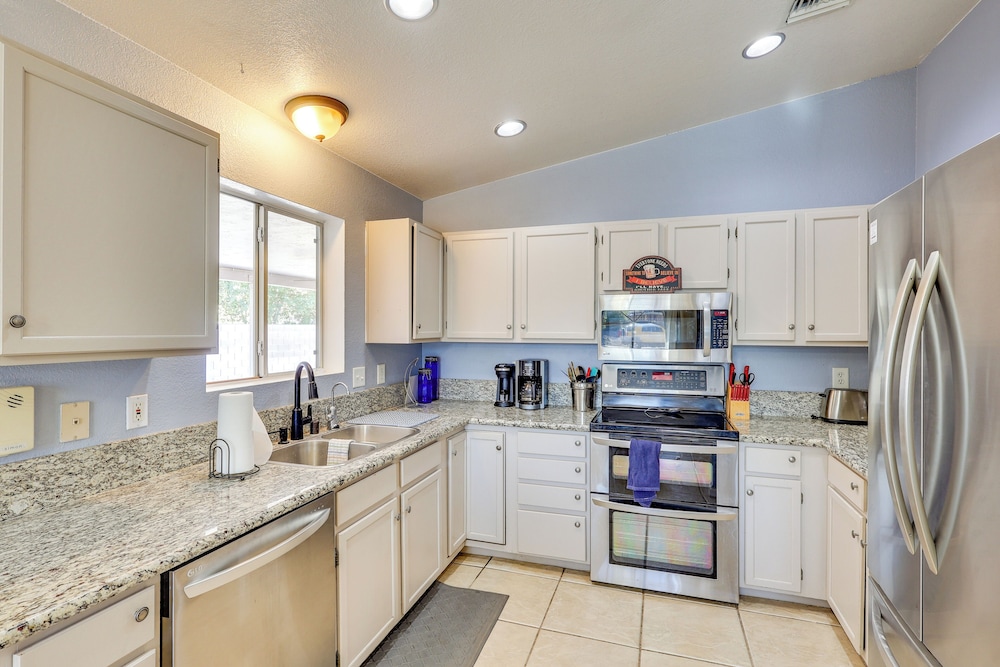 5 Mi to CO River: Home w/ Pool in Fort Mohave!