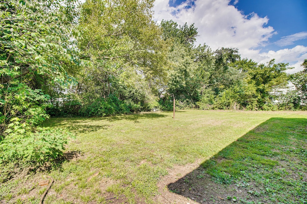 < 1 Mi to Cherokee Casino Sallisaw! Home Near I-40
