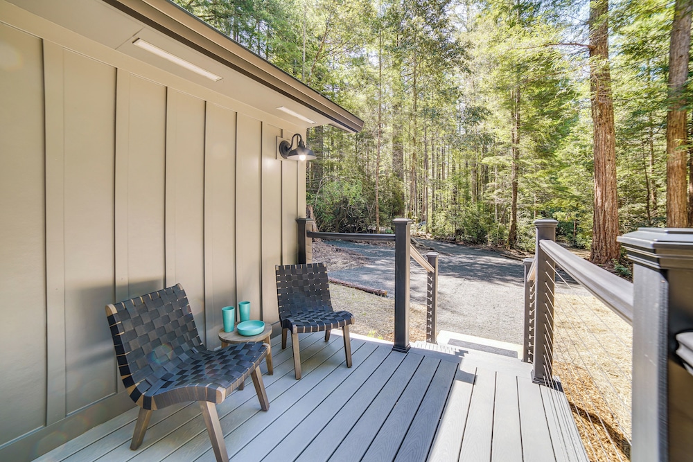 Peaceful Mendocino Cottage Surrounded By Redwoods view 2