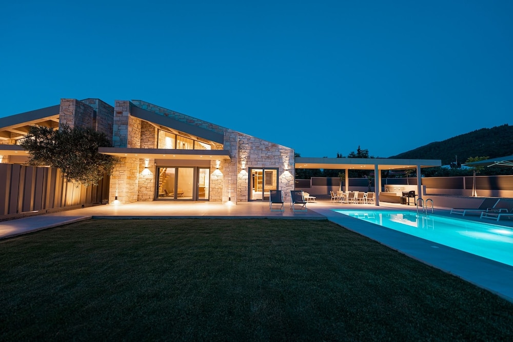 Terra Petra Luxury Villas - Gaia Villa