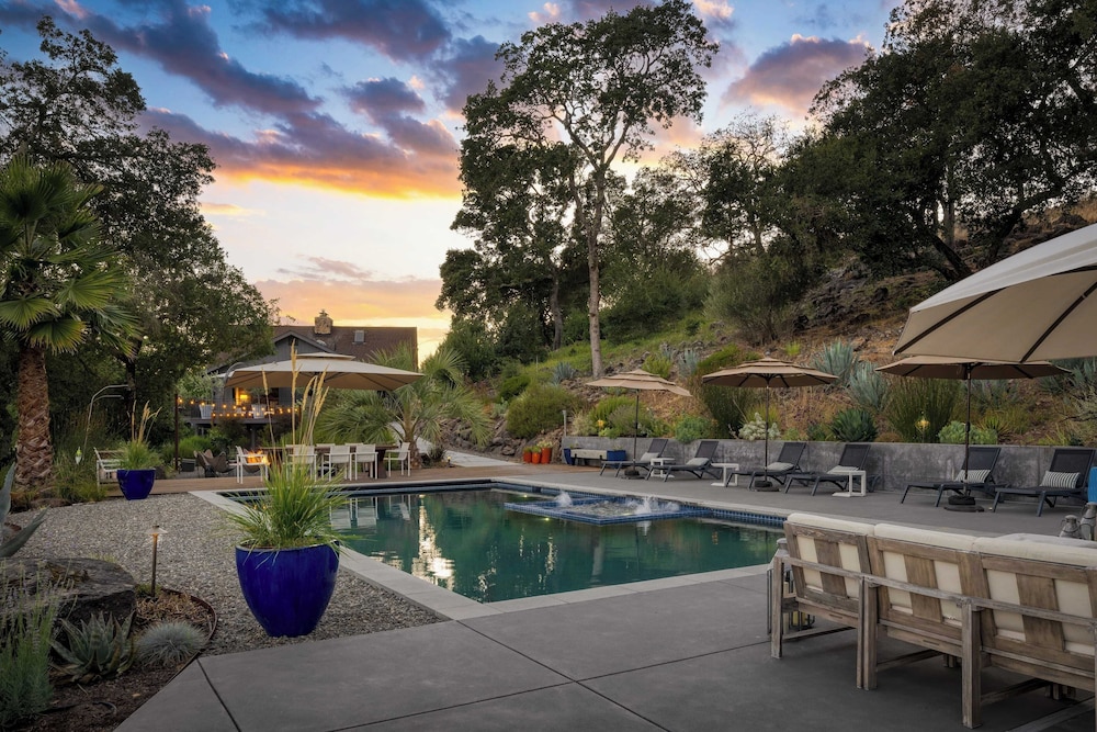 Kenwood Vista by Avantstay 7acres w/ Pool, Fire Pit, Vineyard Views
