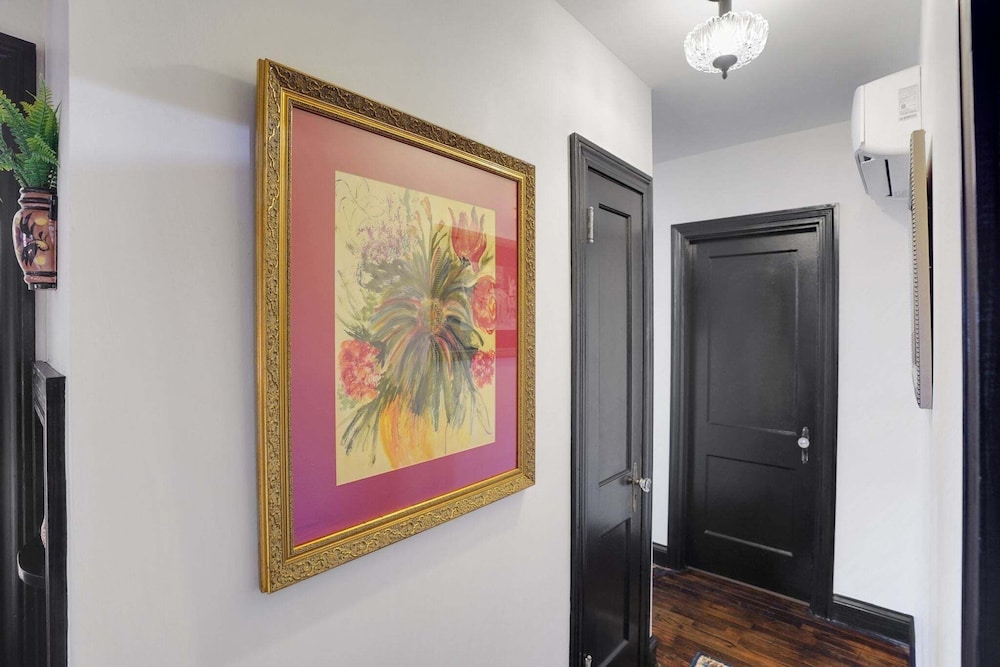 Historic 1920s Stay, Columbia House Unit A 1 Bedroom Apts