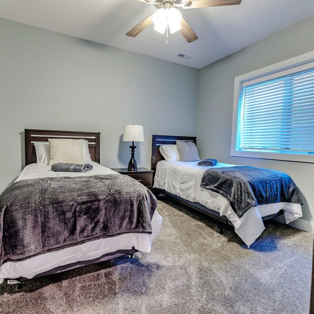 Luxury Retreat Modern 5BR Ranch in Bennington