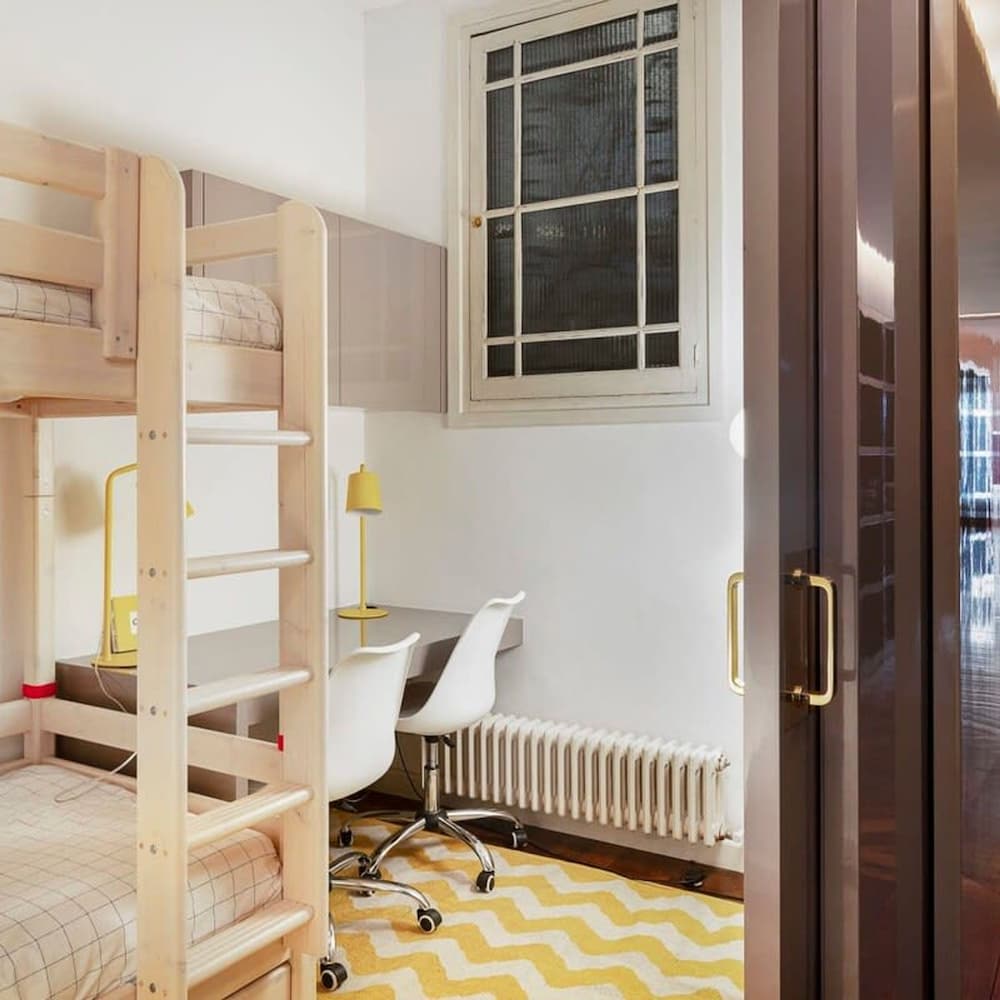 Artist Modernist 3-br Gem Next to Paseo de Gracia