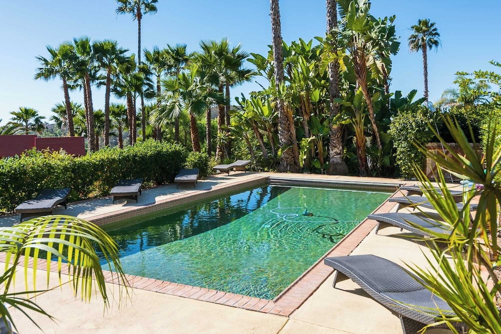 Resort-style Estate w/ Pool, Game Room & Tennis Court Near Wineries The Tennis Ranch by Avantstay