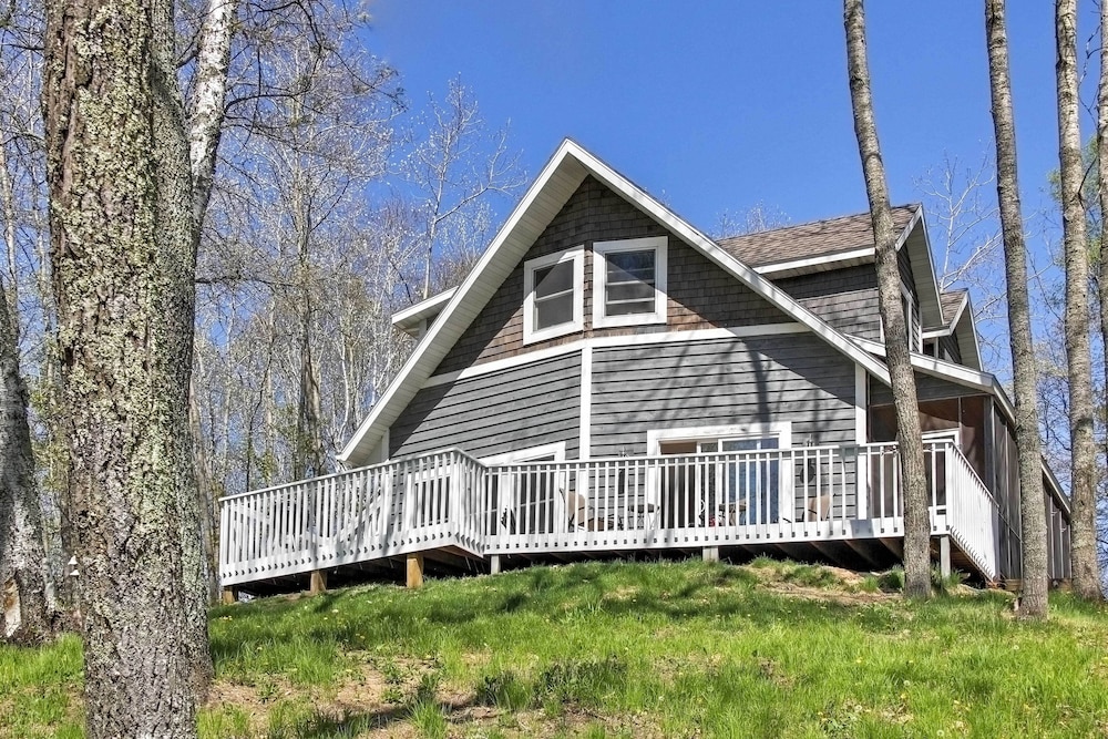 Spacious Pine Lake Home: Deck, Fire Pit + 3 Acres!
