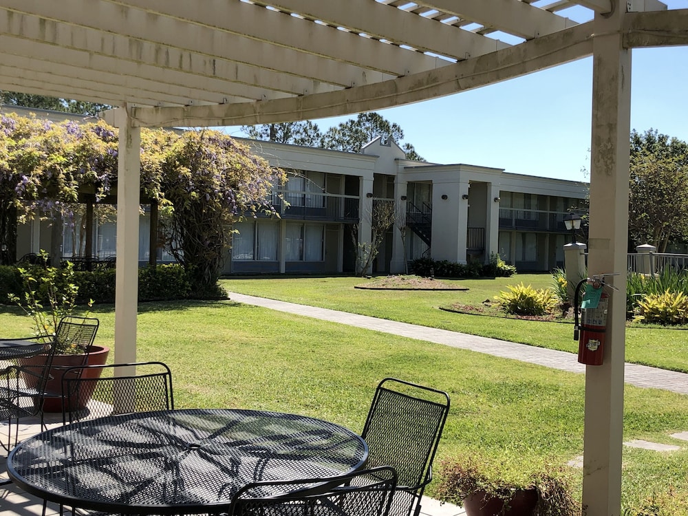 Hotel Ramada by Wyndham New Iberia