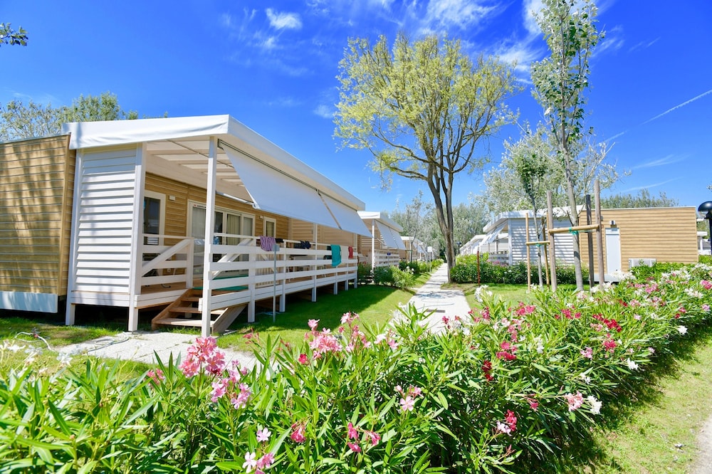 Isamar Holiday Village