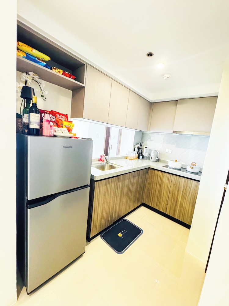 Luxury Penthouse & High-Floor Hotel near City of Dreams, Airport, Okada, and Solaire Casino