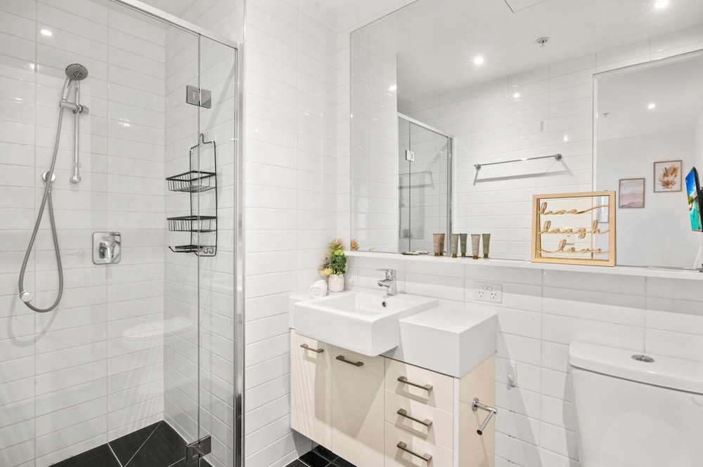Stylish Southbank 2-bed Flat w/ Balcony