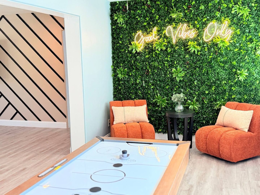Spacious Modern King bed Game Room More