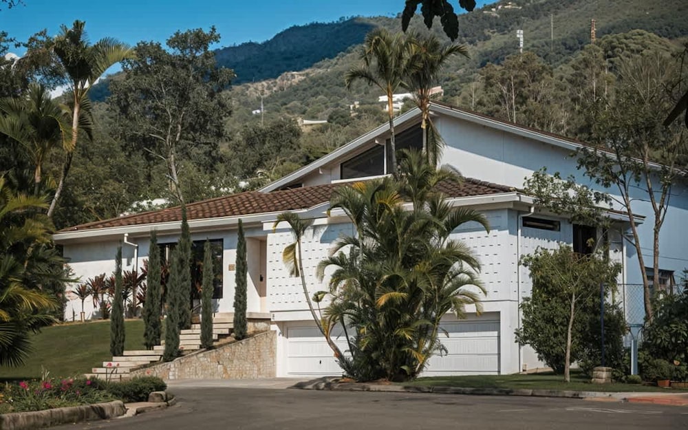 Amazing 6BR Oasis in Poblado MDE