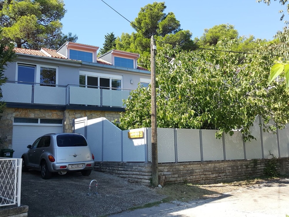 Photo 6