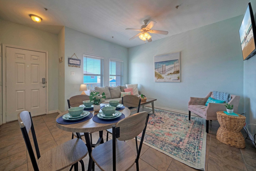 2 Condos for 14 Guests at Costa Bahia Pool, Minutes to Beach, Pet-friendly