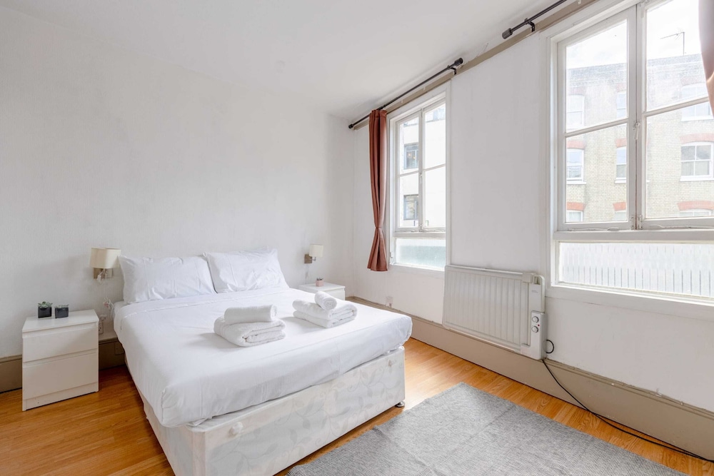 2BD Flat With Private Balcony - Shoreditch