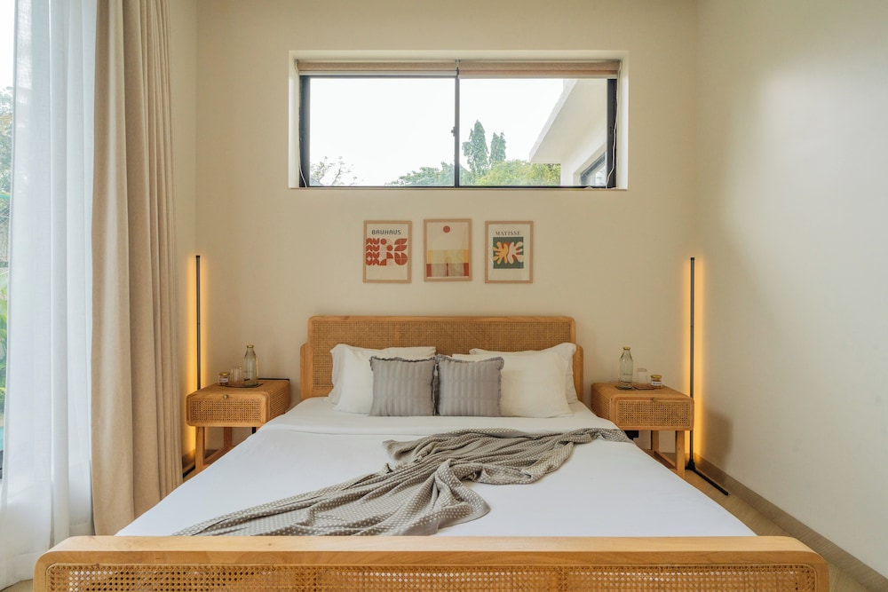 ELIVAAS Ekam | Luxe 4 BHK Villa With Pvt Pool & Patio