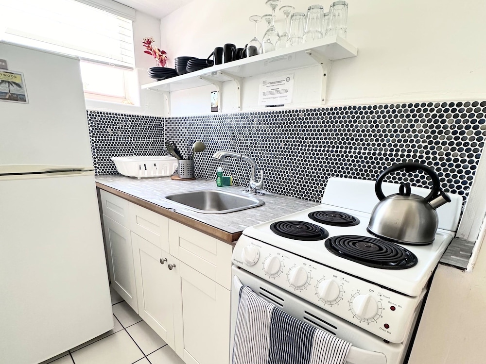 Southwinds Inn 7 for 4 Guests Close to the Beach