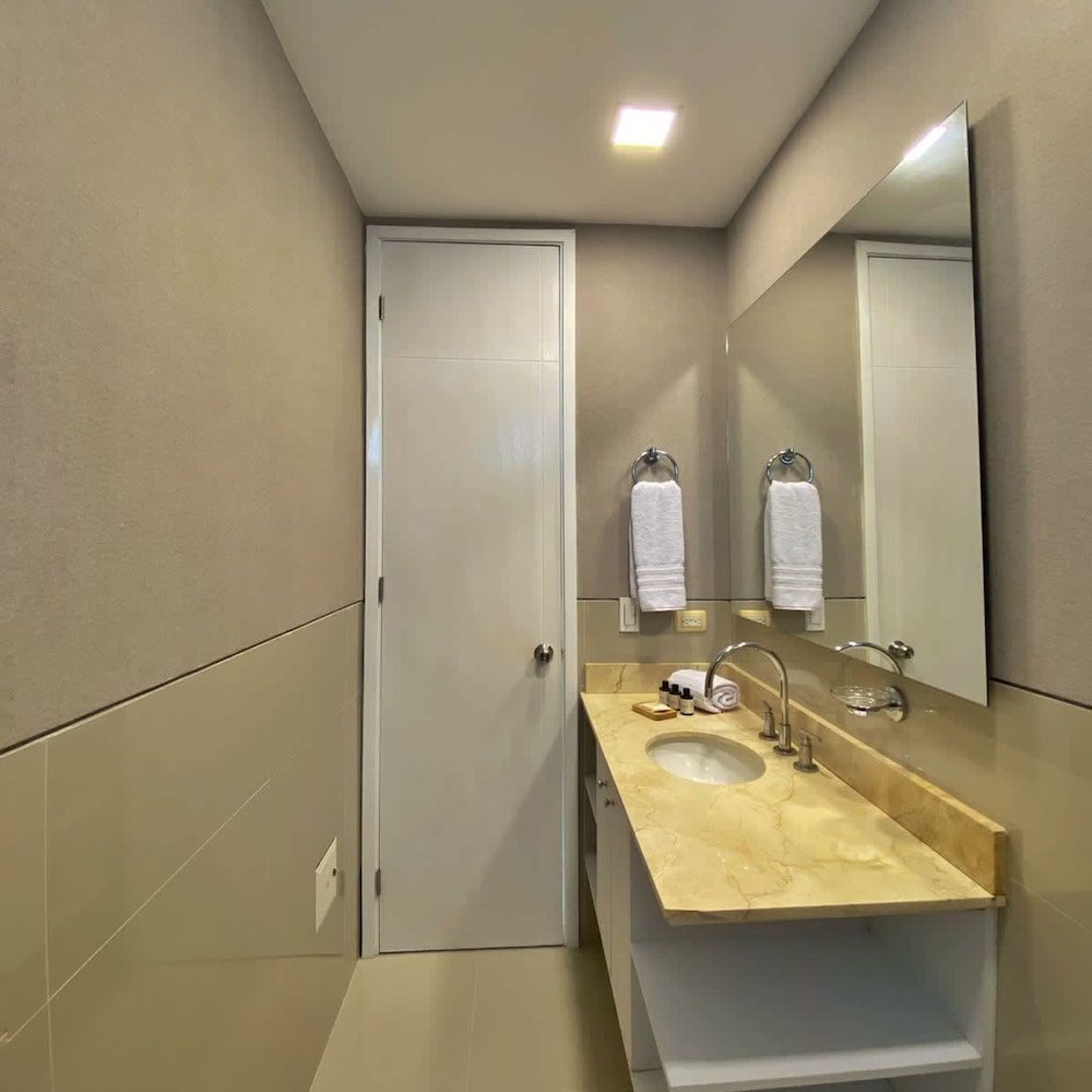 w Incredible 2BR w Unique View n AC