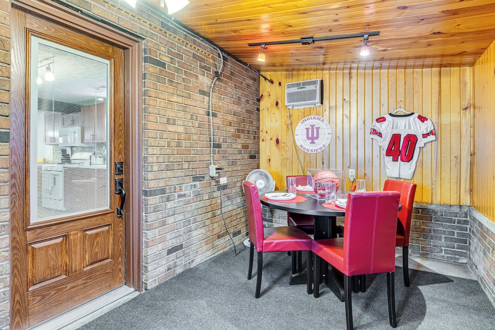 1 Mi to IU: Hoosier Home w/ Fire Pit & Fenced Yard