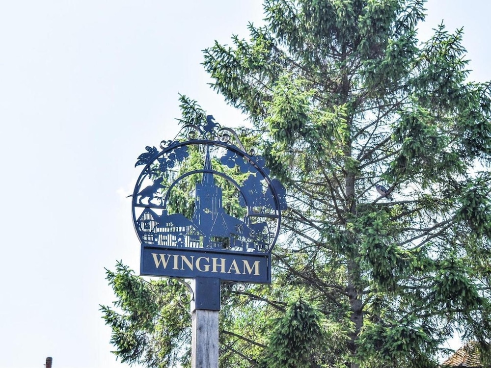 Local Pubs, Walking Routes, Cottage w Parking