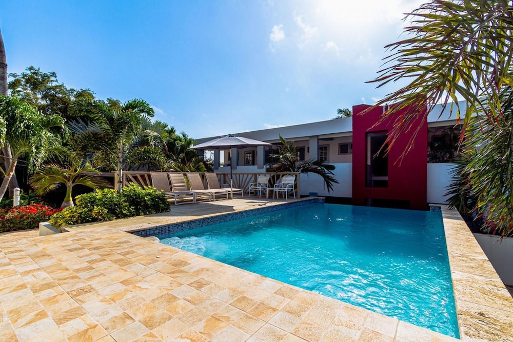 Cozy Central Quiet Close to the Beach Pool