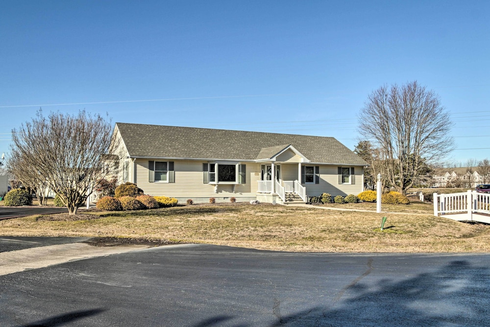 3 Mi to Beach & Boardwalk: Family Frankford Home