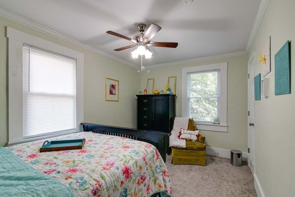 Clarksville Cottage on Crossland