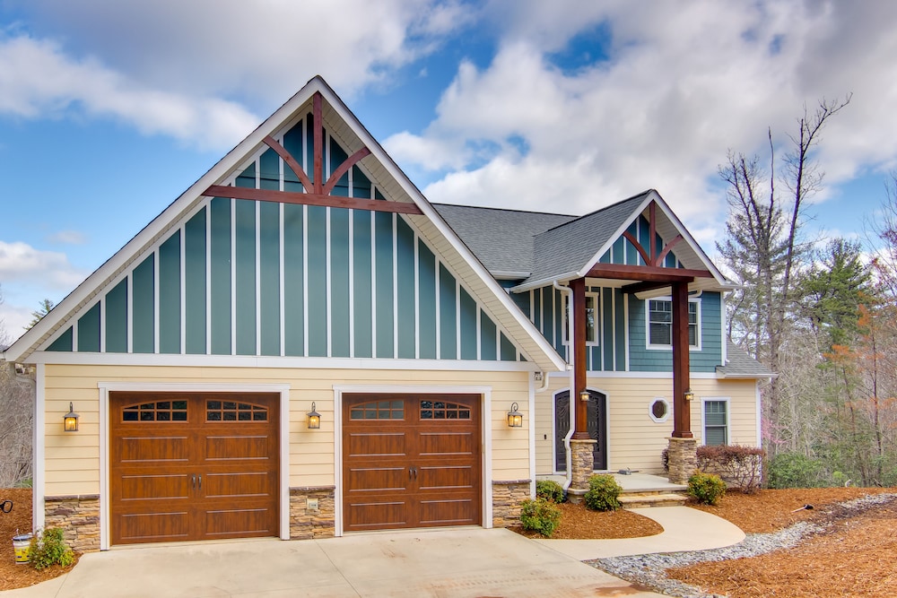 Stunning Nebo Lake House w/ Deck & Views! view 3