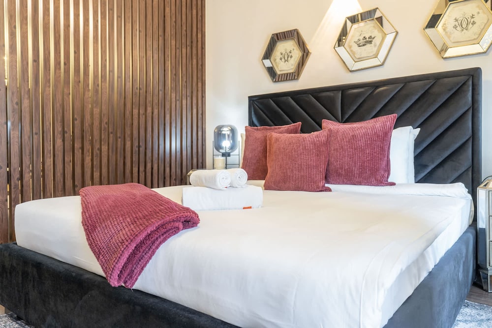 Extravagant Studio Stay for 2 in JVC