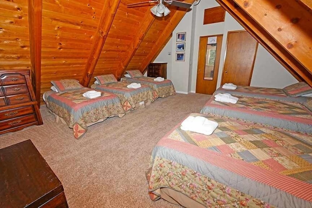 3542 Bobby Grey Circle 3 Bedroom Cabin by RedAwning