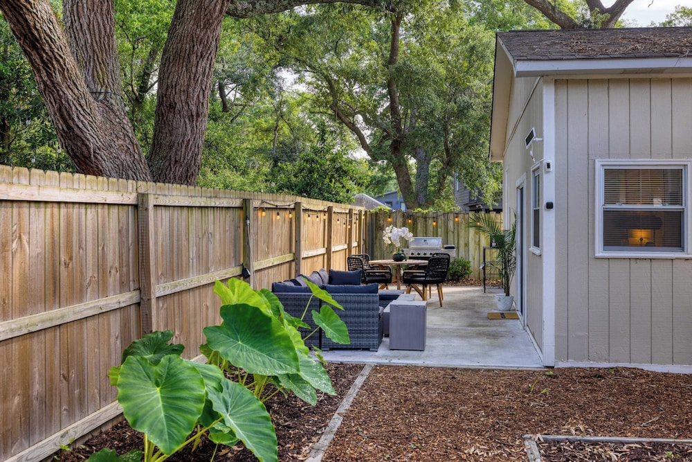Arsenal Buyout by Avantstay 2 Homes Near Sullivans Island w/ Outdoor Dining