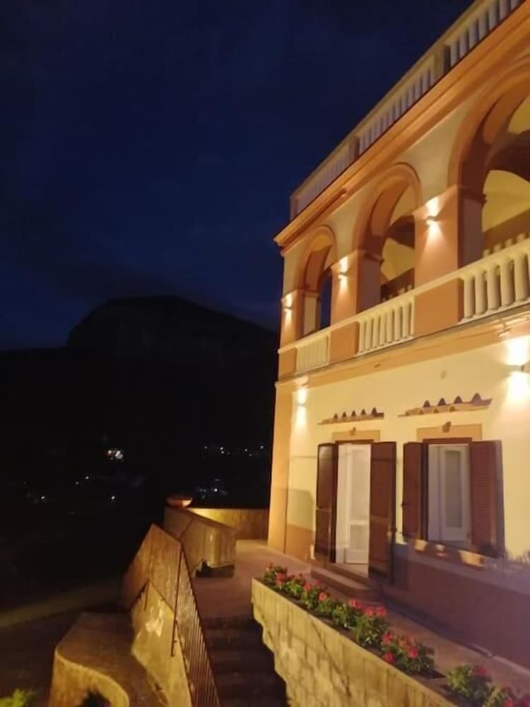 Charming Location Between Positano and Sorrento