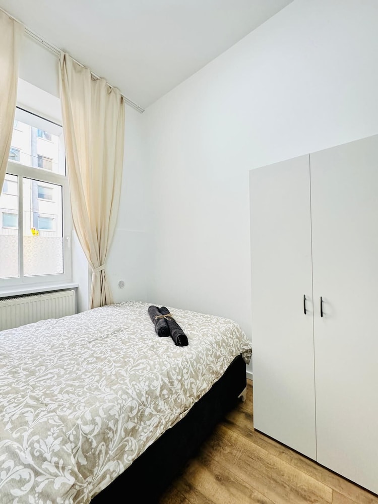 5BR Apt 10min to Matzleinsdorfer