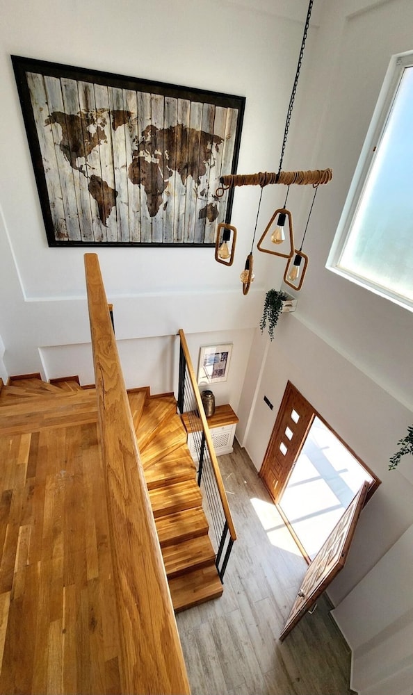 Beautiful Villa Within Easy Distance to Attraction