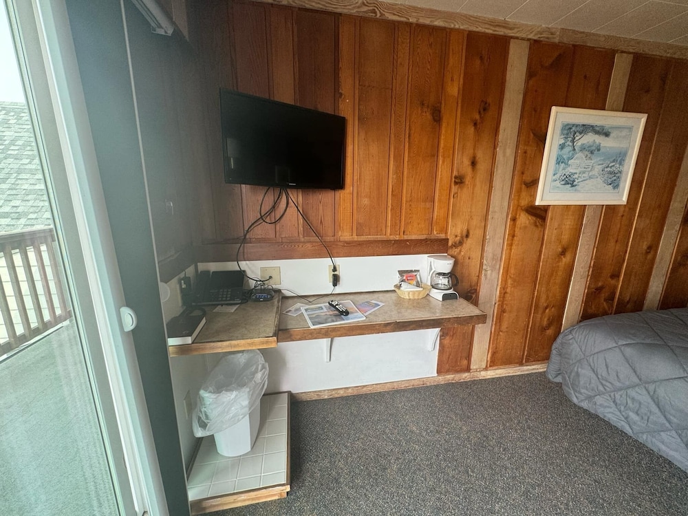 Sunset Oceanfront Lodging