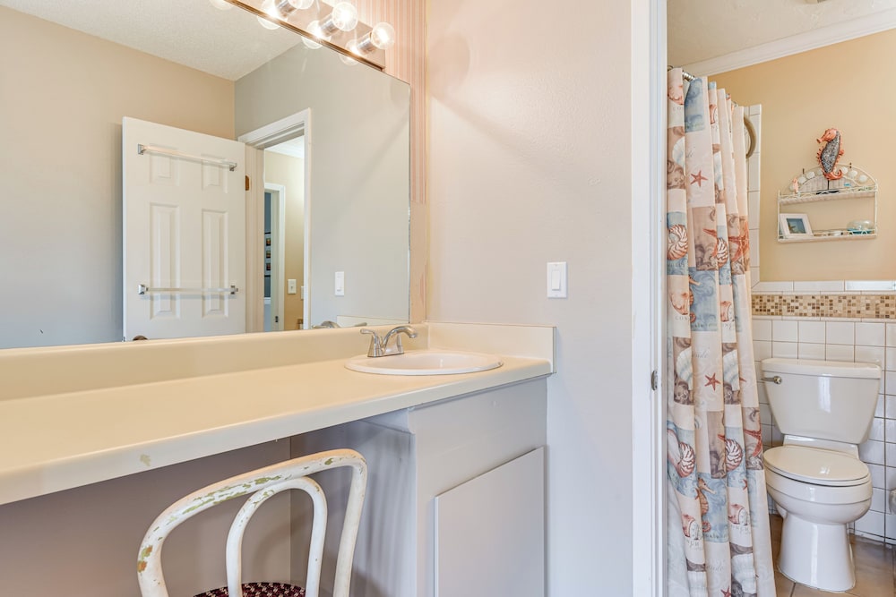 Walk to Beach: Resort Getaway in Pcb!