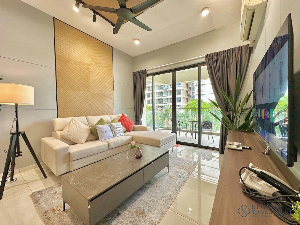 Country Garden Danga Bay Sea View Homestay by Stayrene