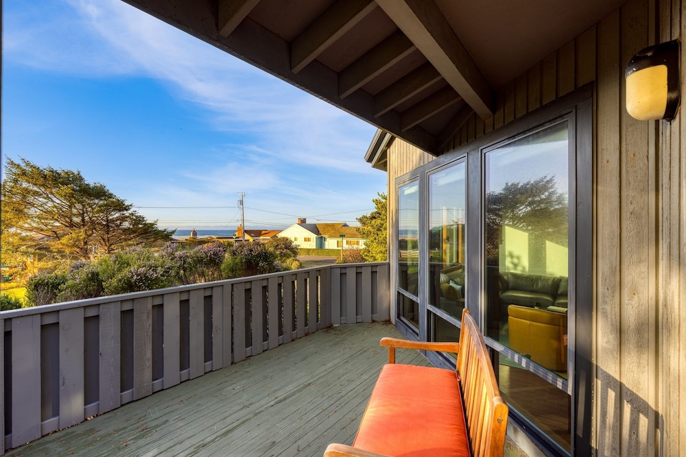 Half Block to Beach w Oceanview Patio Balcony The Shore Pine by Avantstay