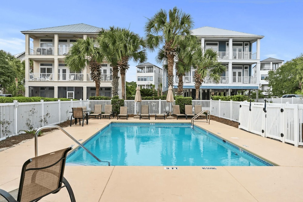 Grovey by the Sea by Avantstay Oceanfront, Private Beach, Pool Access