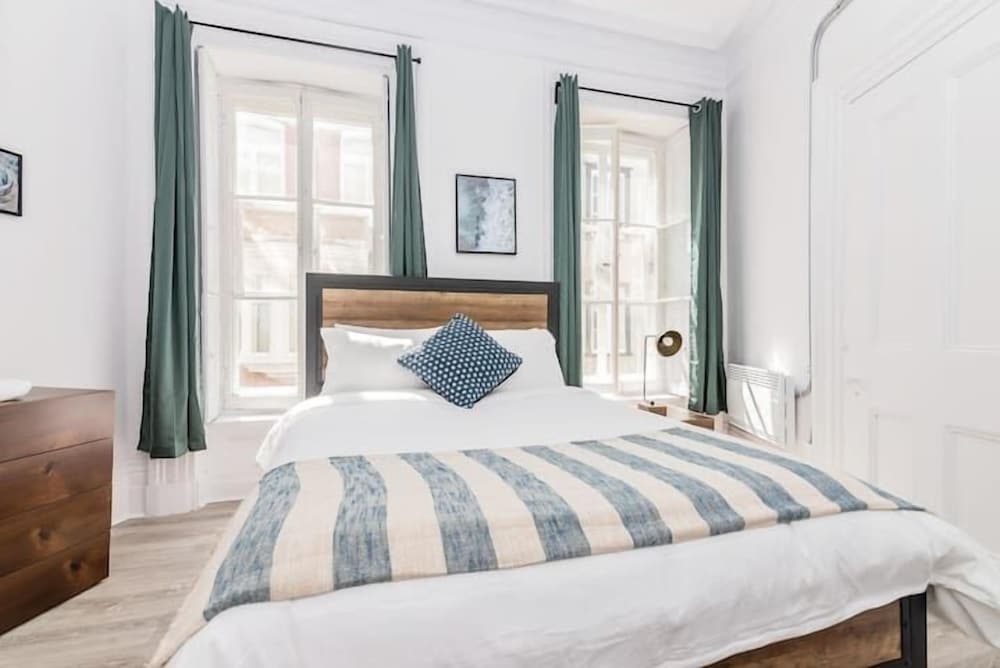 Manoir des Remparts 3 Bdrm Oasis - Image 5