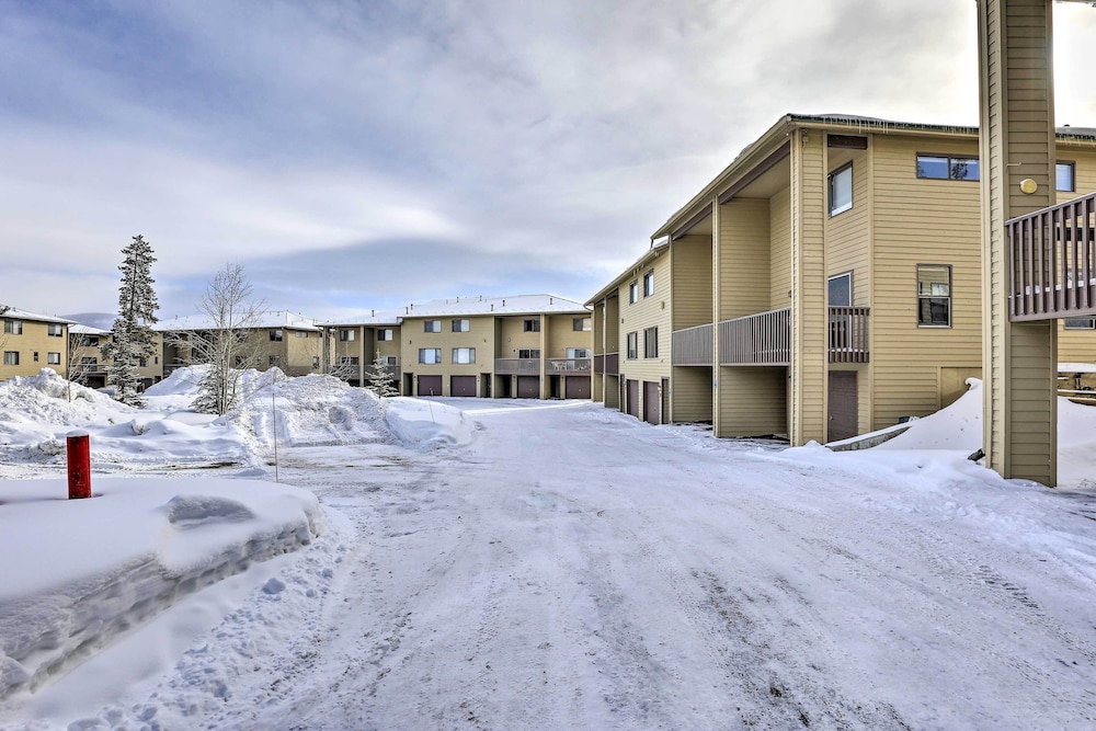 8 Mi to Copper Mtn: Sleek Frisco Townhome w/ Views view 2