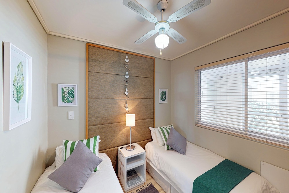 Luxury on the Beach, Lagoon Beach
