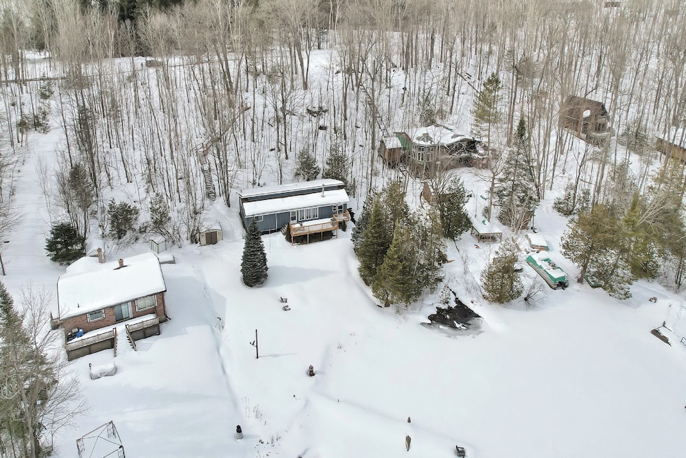 Quiet Spaciou Gorgeous Lakefront Cottage