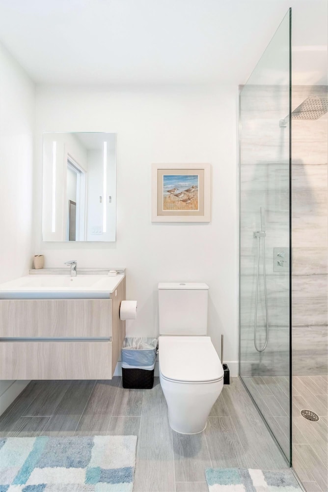 Penthouse 1BR 1bth Apt w Rooftop Pool Near Beach