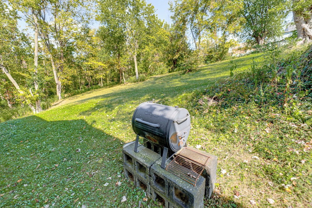 Walk to Main Street! Family Home in Williamstown