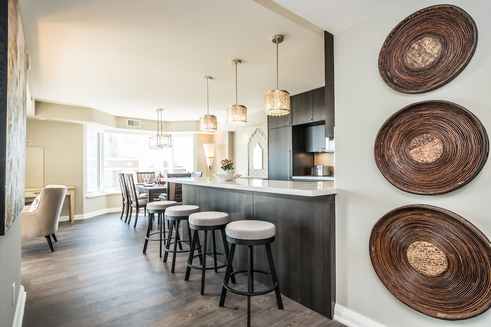 QuickStay - Premium 2bdrm in Yorkville (Yonge & Bloor)