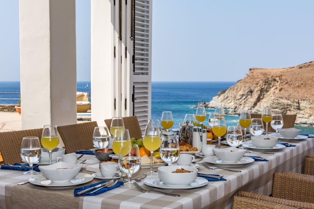 Inviting 8-bed Villa in Ermoupoli - Villa Blueros view 3