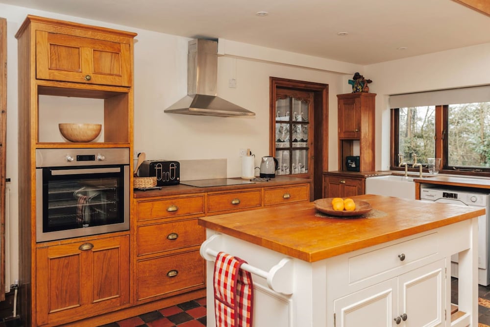 Aston Pottery - From 250 Per Night
